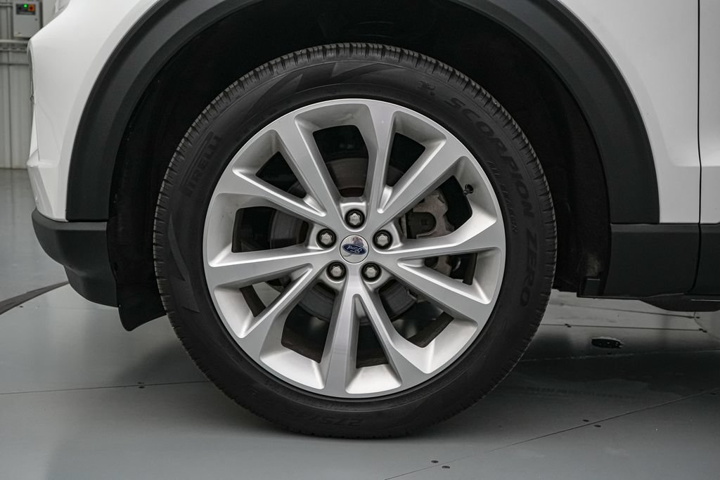 Certified 2024 Ford Explorer Platinum w/ Technology Package AWD/4WD image 10