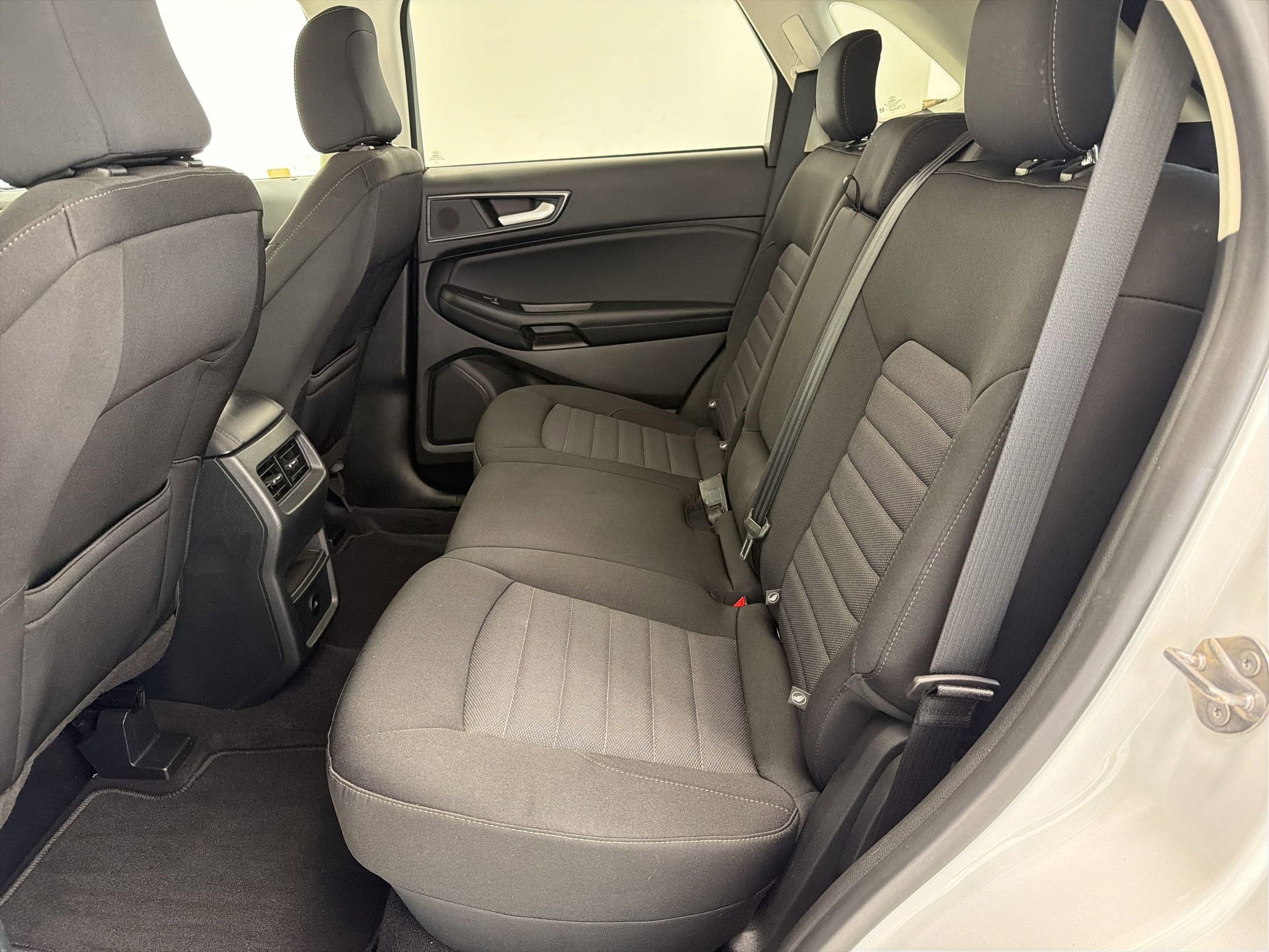 Certified 2024 Ford Edge SE w/ Black Appearance Package image 15