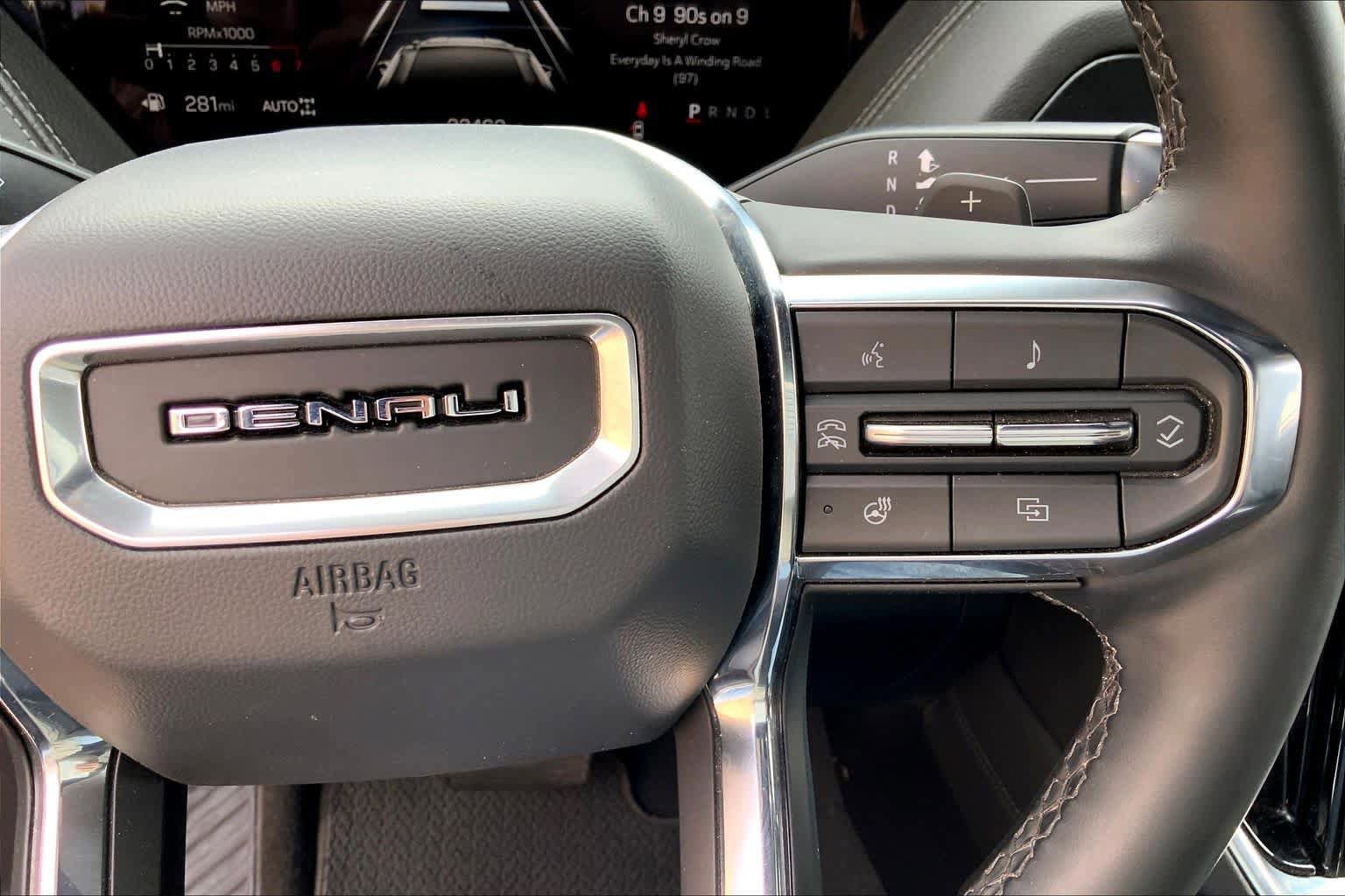 Used 2025 GMC Yukon XL Denali AWD/4WD image 25