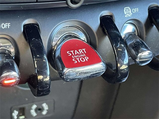 Used 2017 MINI Cooper Base image 23