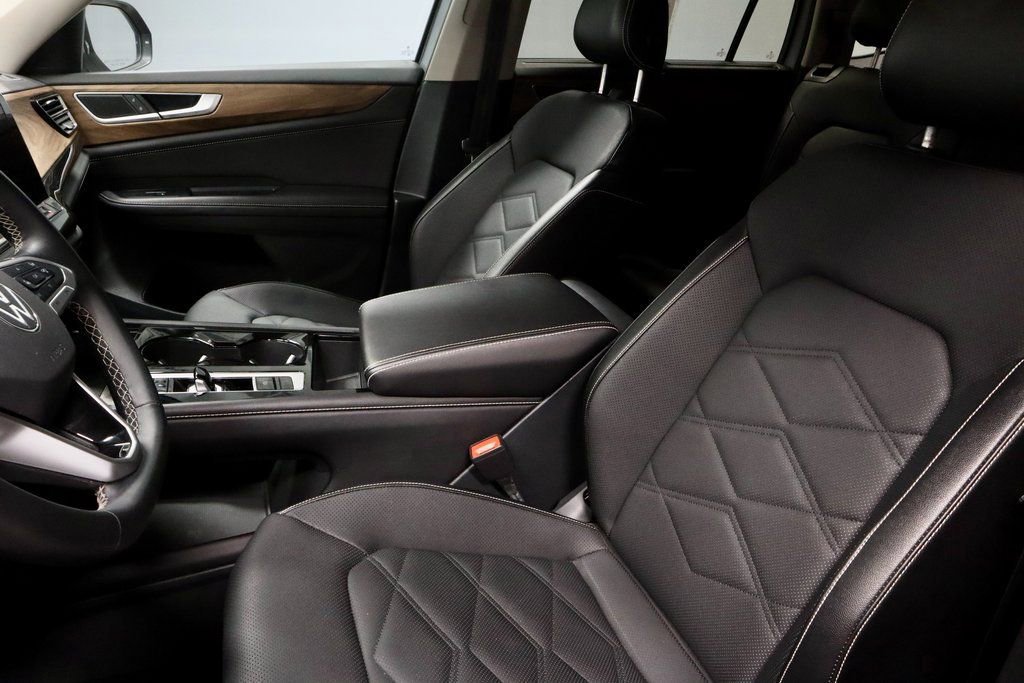 Used 2025 Volkswagen Atlas SE image 25