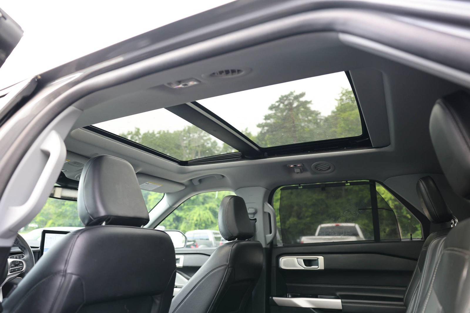 Certified 2023 Ford Explorer Limited w/ Limited Technology Package AWD/4WD image 22