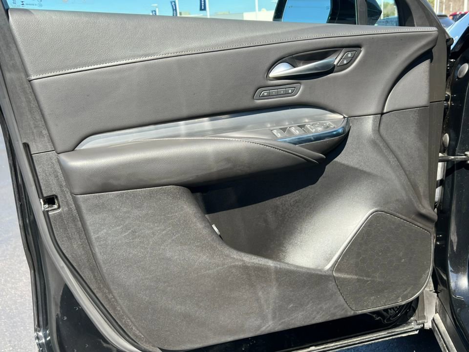 Used 2025 Cadillac XT4 Premium Luxury image 16