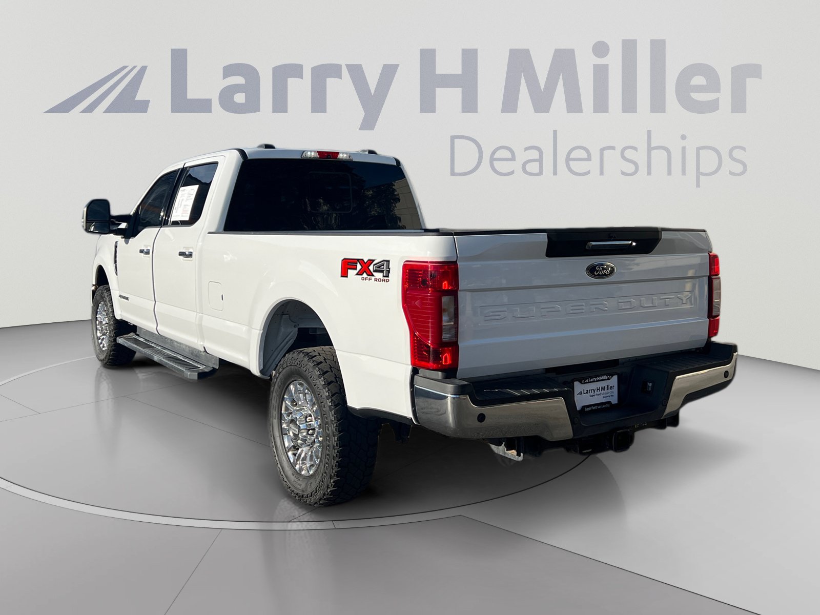 Certified 2022 Ford F350 Lariat w/ Chrome Package AWD/4WD image 3