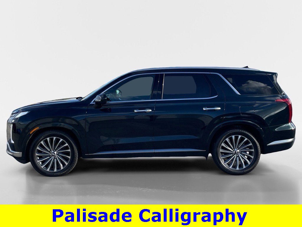 Used 2023 Hyundai Palisade Calligraphy image 3