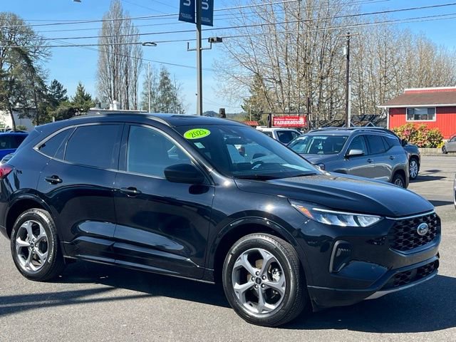 Certified 2023 Ford Escape ST-Line AWD/4WD image 3