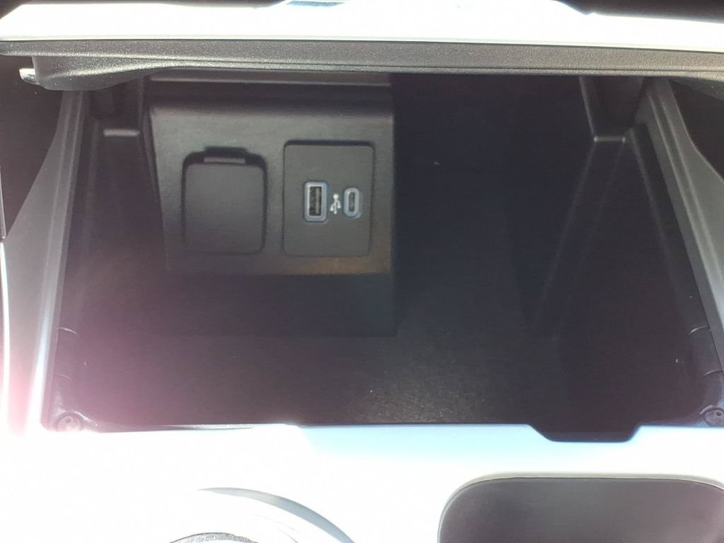 Certified 2023 Ford Explorer XLT w/ Equipment Group 202A AWD/4WD image 21
