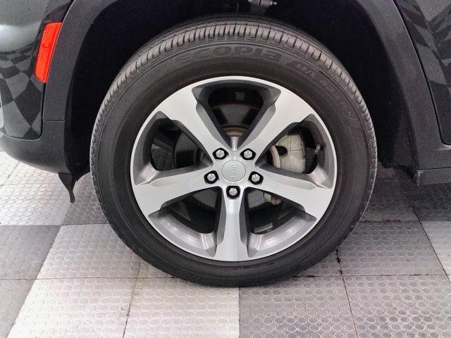 Used 2023 Jeep Grand Cherokee Limited AWD/4WD image 15