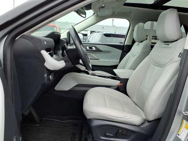 Certified 2025 Ford Explorer Platinum w/ LUX Leather Package AWD/4WD image 18