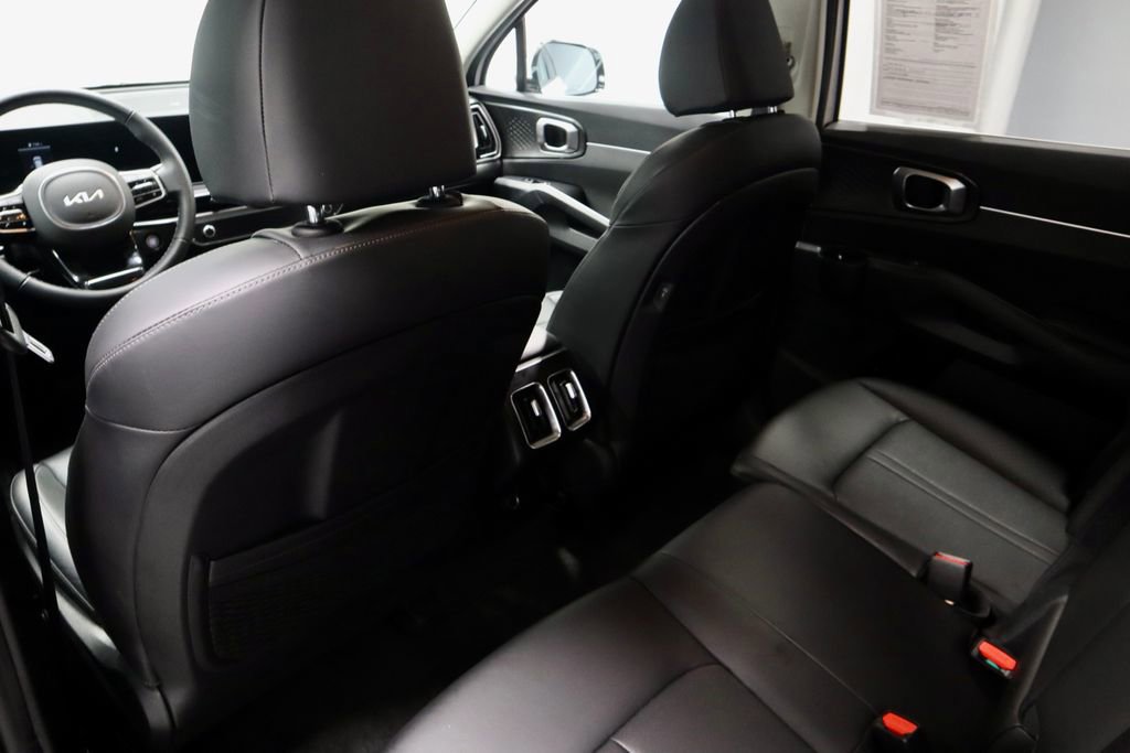 Used 2025 Kia Sorento S image 22