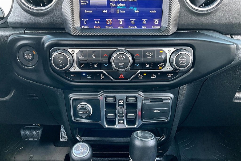 Used 2022 Jeep Wrangler Unlimited Sahara w/ Cold Weather Group image 31