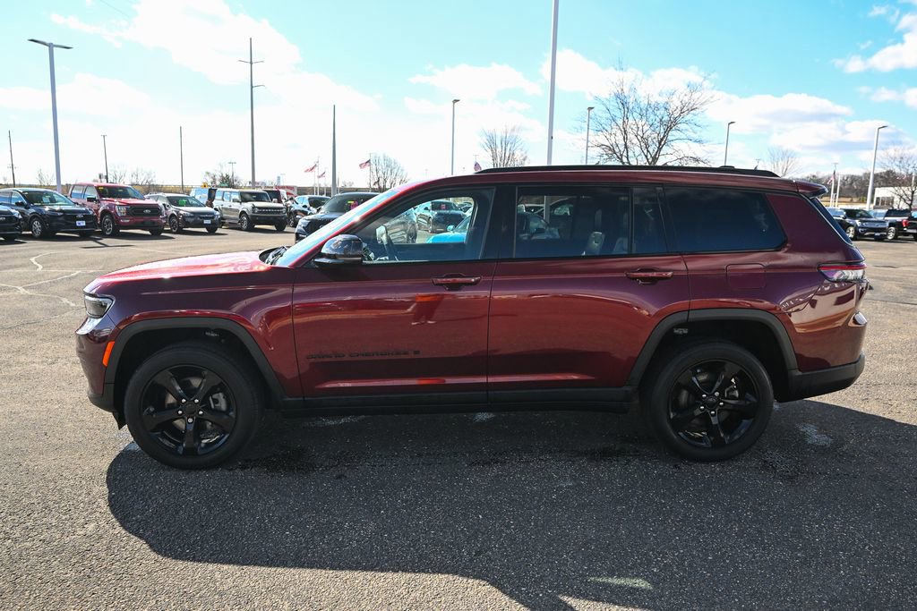 Used 2023 Jeep Grand Cherokee L Laredo AWD/4WD image 4