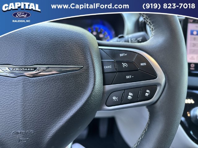 Used 2024 Chrysler Pacifica Touring-L FWD image 23