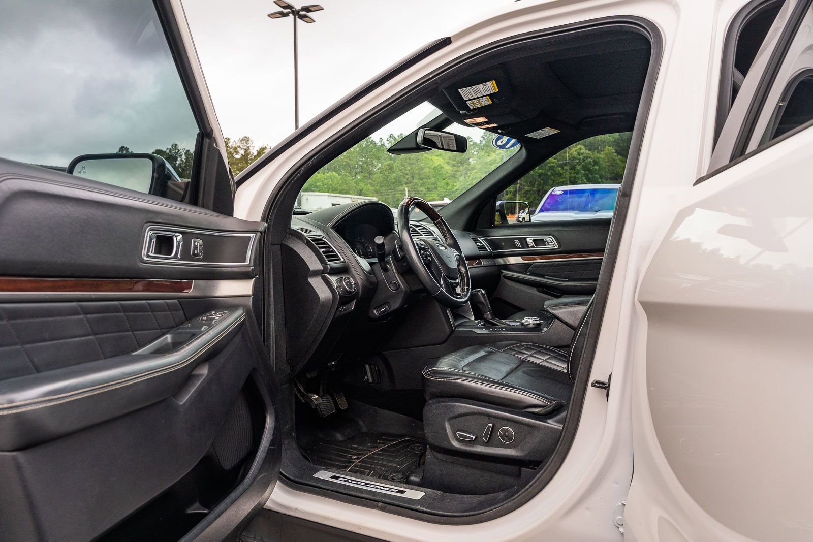 Certified 2018 Ford Explorer Platinum AWD/4WD image 21
