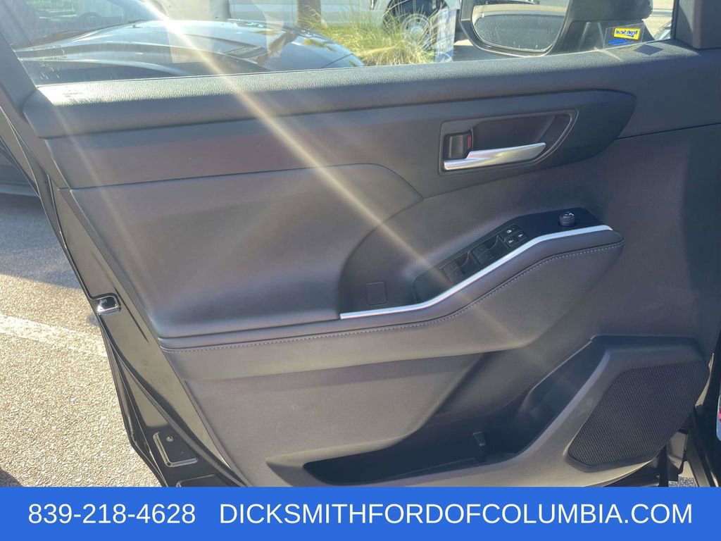 Used 2023 Toyota Highlander XLE image 19