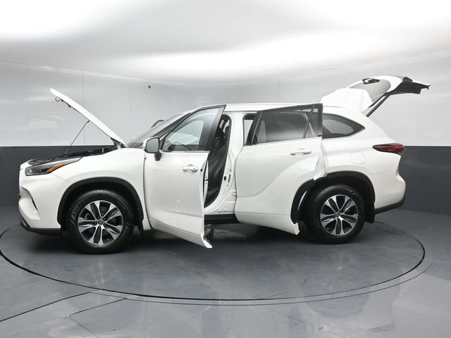 Used 2021 Toyota Highlander XLE AWD/4WD image 56