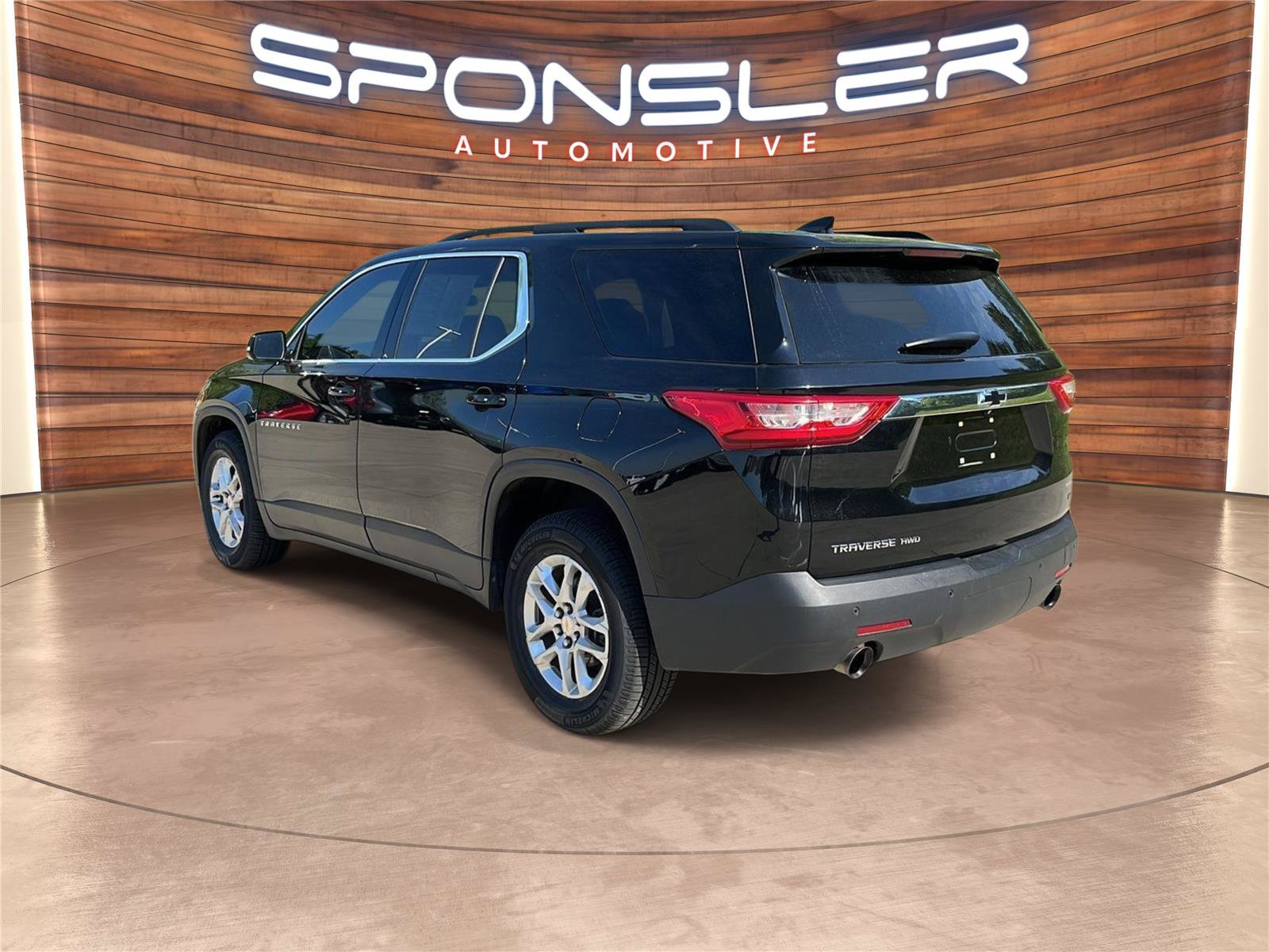 Used 2020 Chevrolet Traverse LT w/ Driver Confidence II Package AWD/4WD image 4