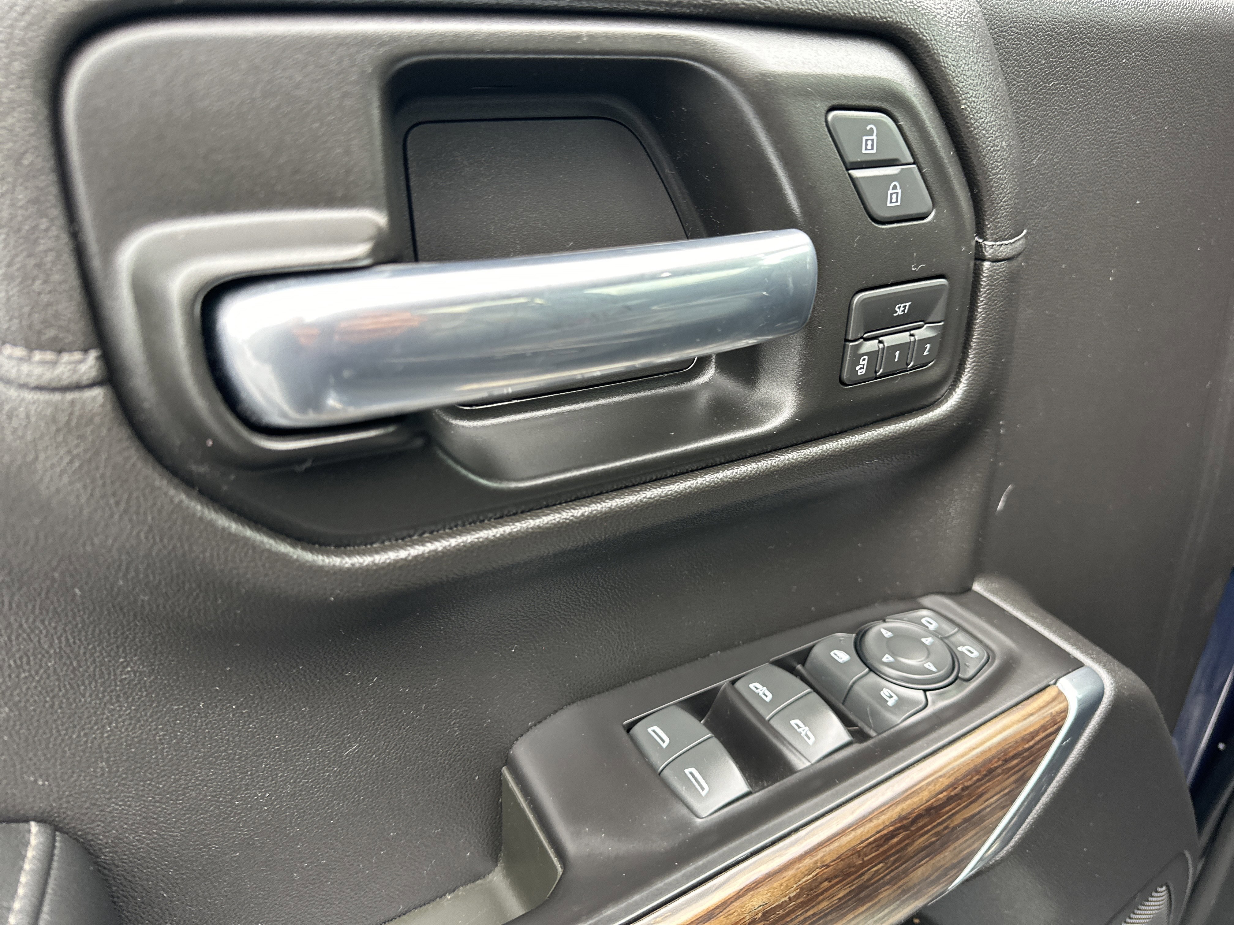 Used 2020 Chevrolet Silverado 1500 High Country image 15