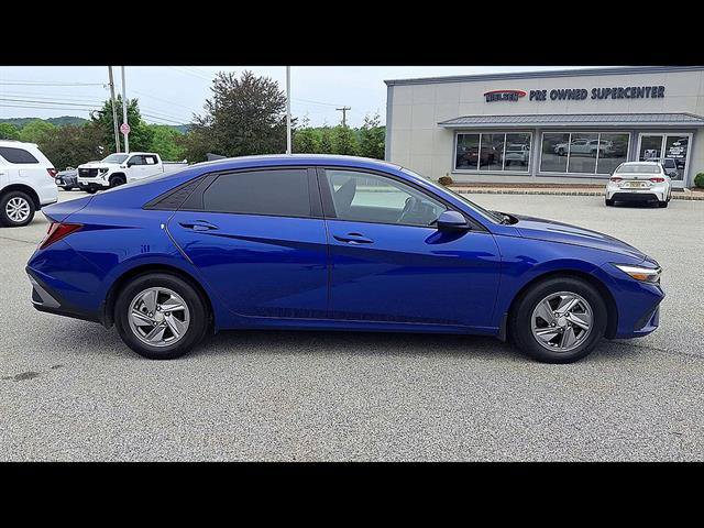 Used 2024 Hyundai Elantra SE FWD image 9