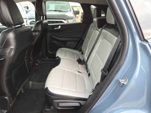 Certified 2025 Ford Escape Platinum image 40