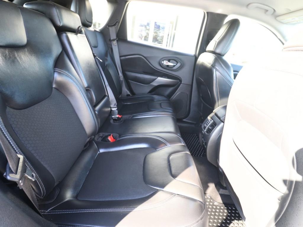 Used 2020 Jeep Cherokee Latitude Plus w/ Cold Weather Group image 24