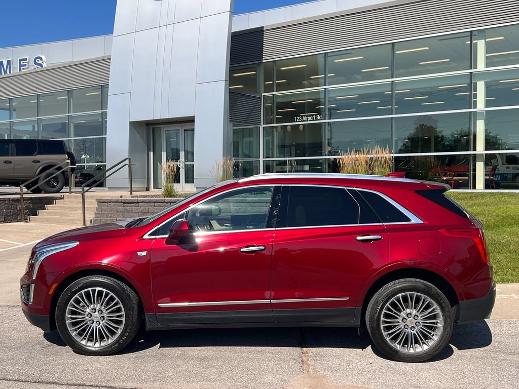 Used 2017 Cadillac XT5 Luxury w/ Driver Awareness Package AWD/4WD image 3