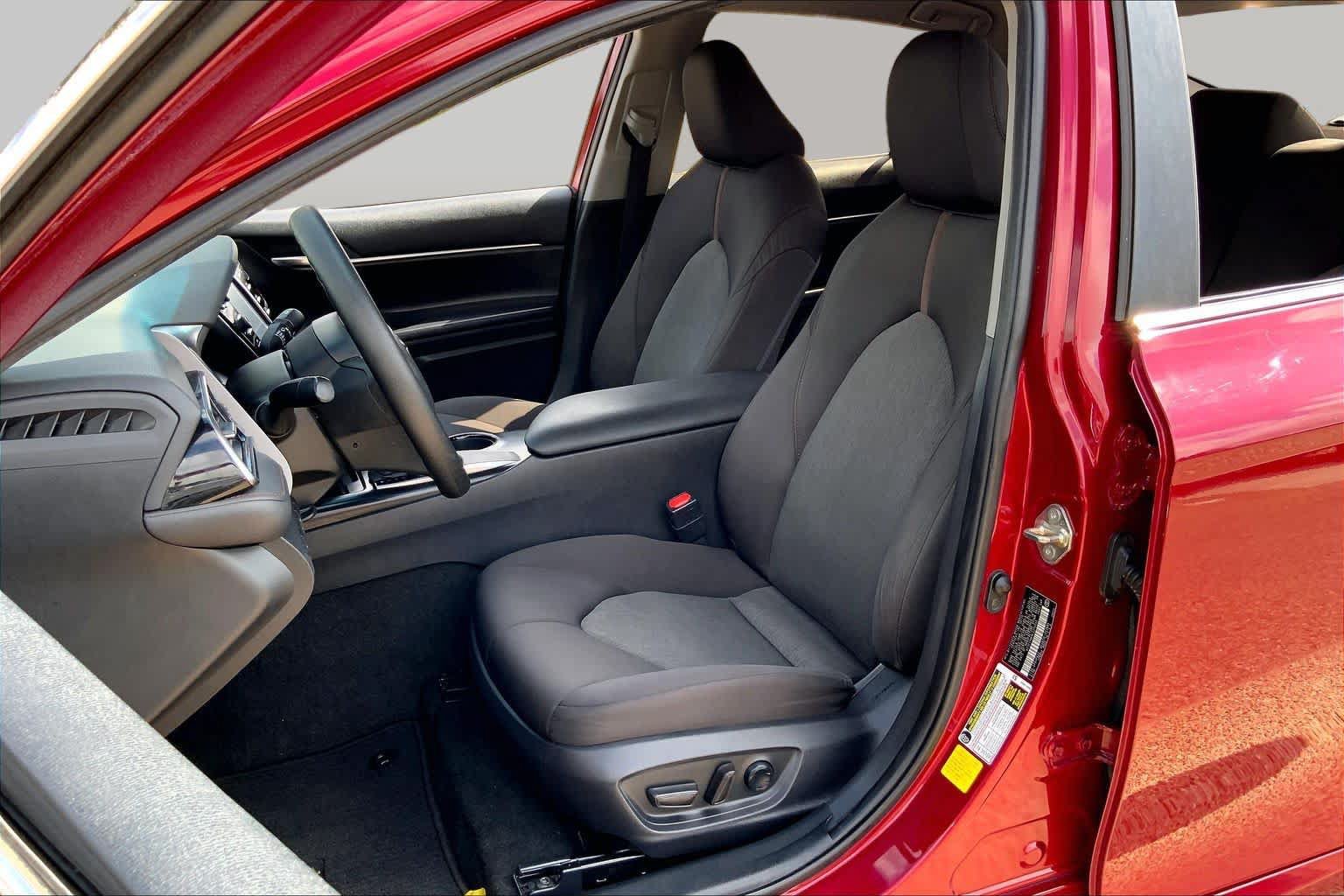 Used 2020 Toyota Camry LE FWD image 8