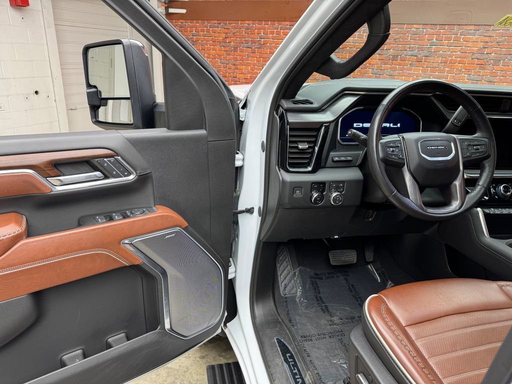 Used 2024 GMC Sierra 2500 Denali Ultimate AWD/4WD image 9