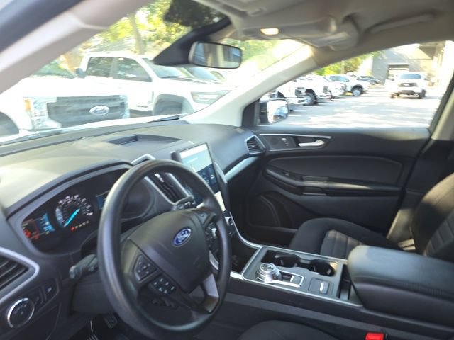 Certified 2022 Ford Edge SE w/ Black Appearance Package AWD/4WD image 9