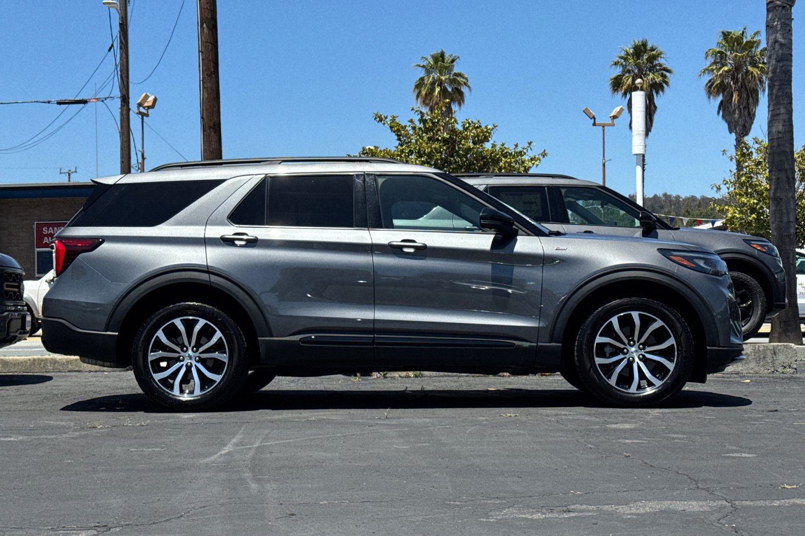 Certified 2025 Ford Explorer ST-Line AWD/4WD image 28
