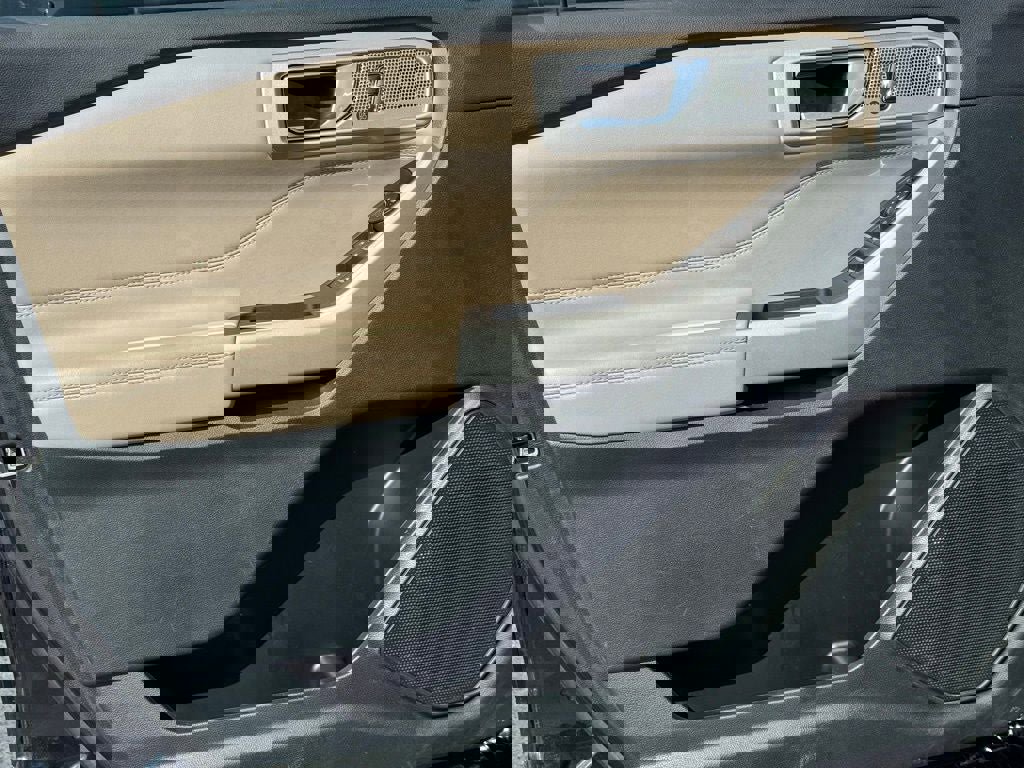 Certified 2024 Ford Explorer Limited image 17
