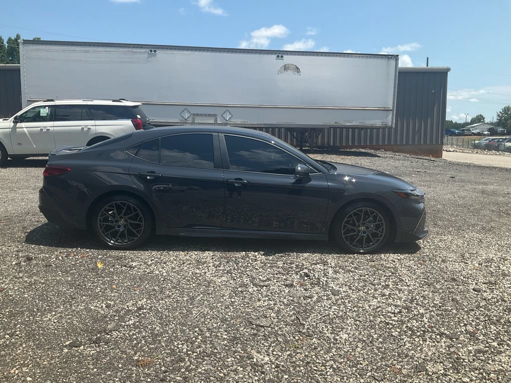 Used 2025 Toyota Camry SE w/ Convenience Package FWD image 4