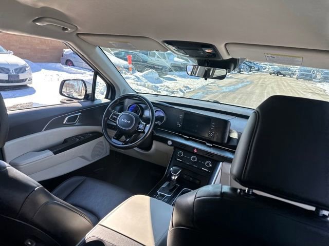 Used 2022 Kia Carnival LX image 21