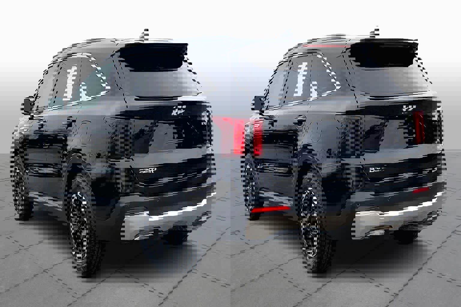 Used 2024 Kia Sorento S image 2