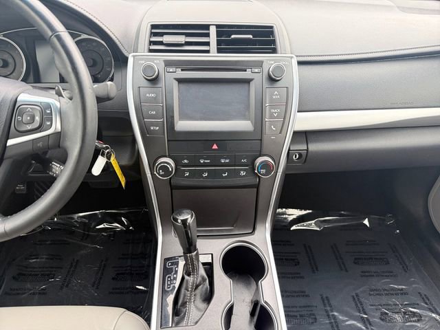 Used 2017 Toyota Camry SE image 3