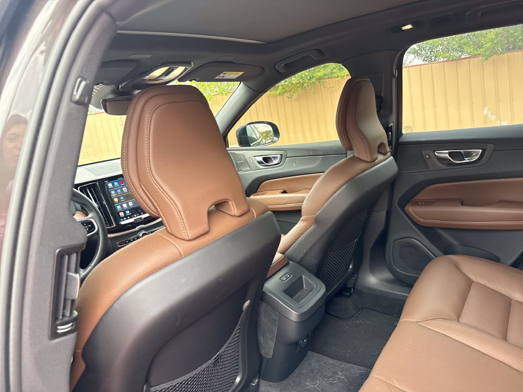 Used 2025 Volvo XC60 B5 Plus w/ Protection Package Premier AWD/4WD image 19
