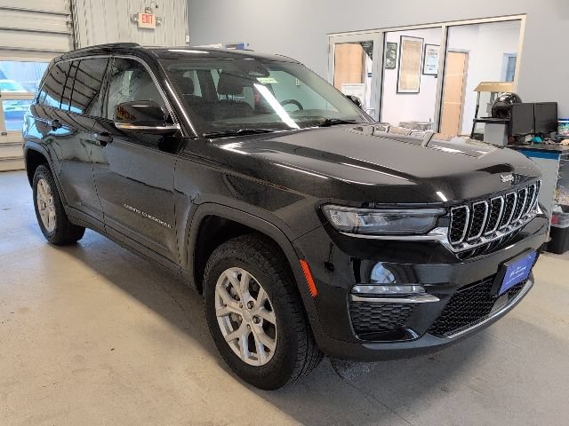 Used 2023 Jeep Grand Cherokee Limited AWD/4WD image 7