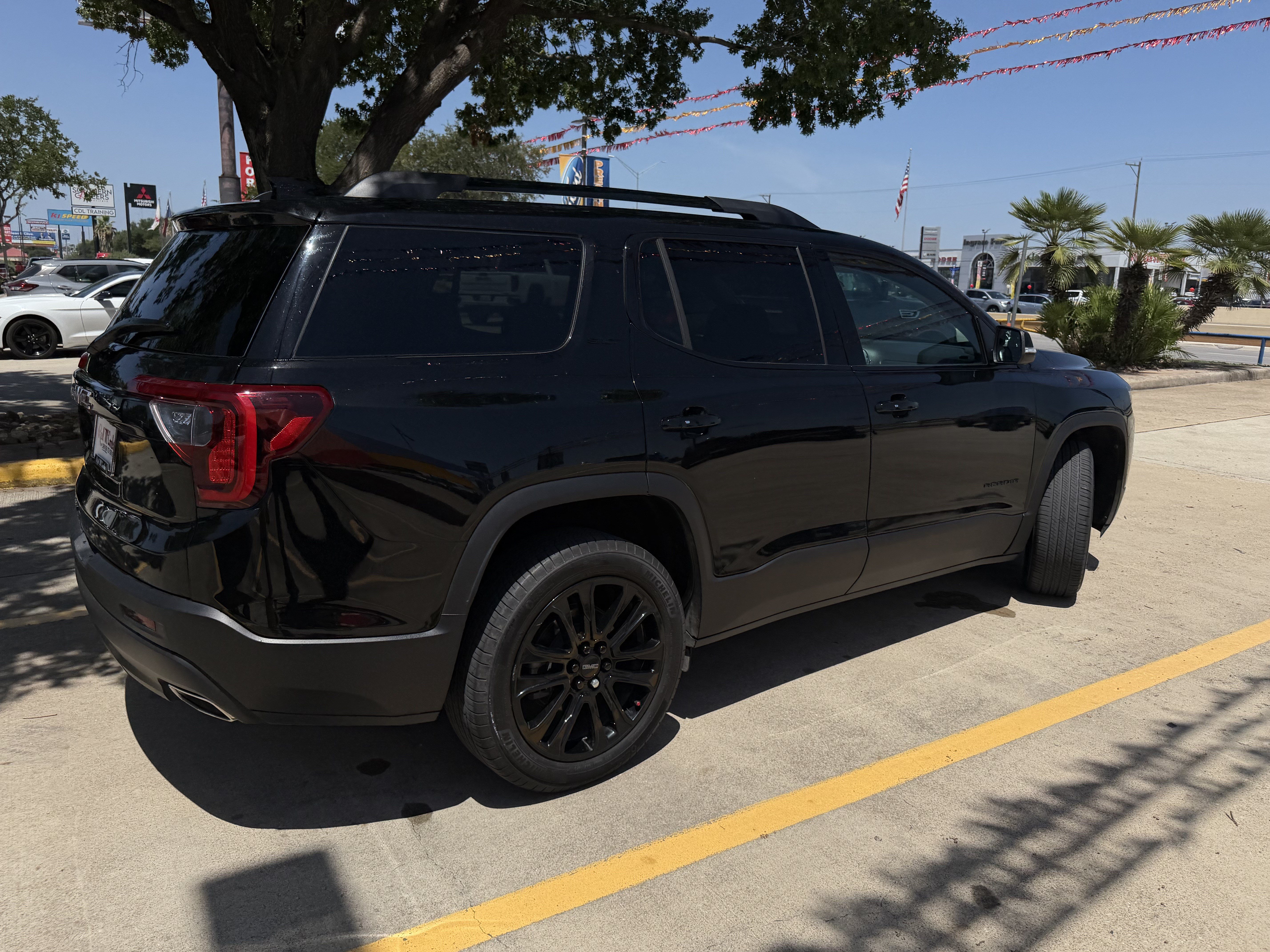 Used 2023 GMC Acadia SLT w/ Elevation Edition FWD image 6