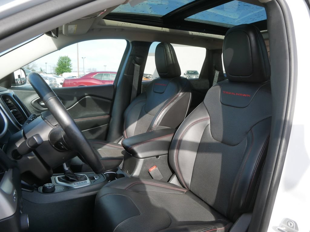 Used 2018 Jeep Cherokee Trailhawk AWD/4WD image 10