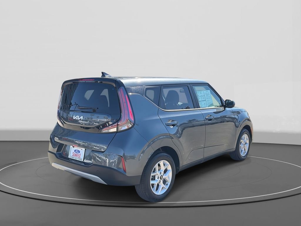 Used 2025 Kia Soul LX FWD image 5