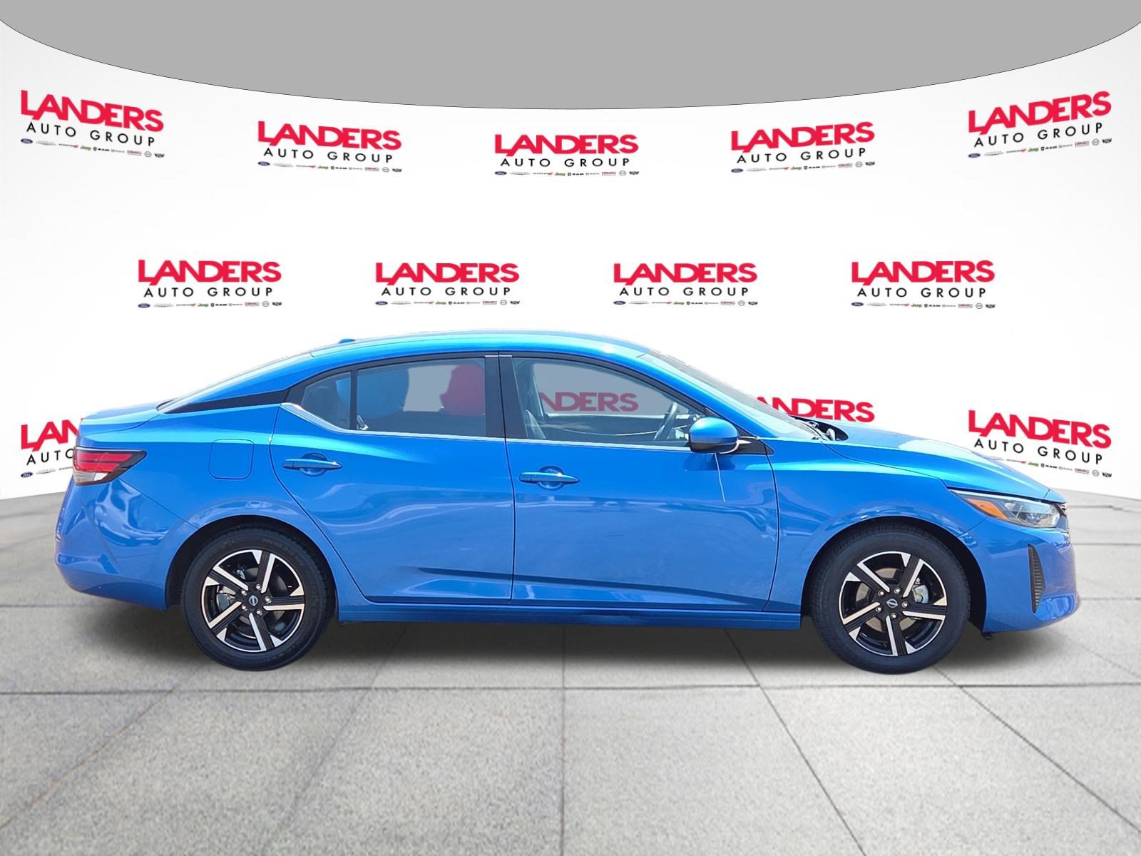Used 2024 Nissan Sentra SV FWD image 2