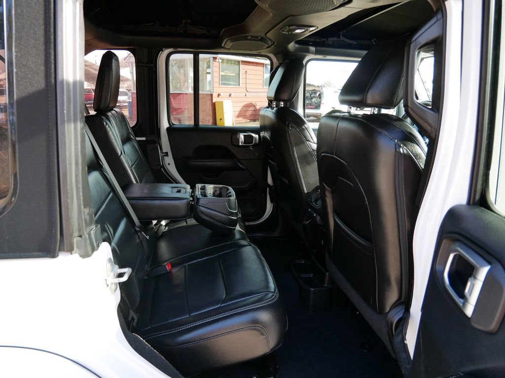 Used 2018 Jeep Wrangler Unlimited Sahara AWD/4WD image 9
