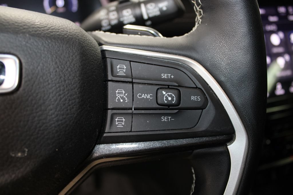 Used 2022 Jeep Grand Cherokee Altitude RWD image 33