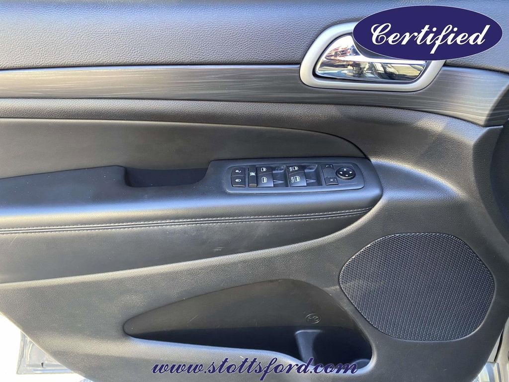 Used 2020 Jeep Grand Cherokee Altitude AWD/4WD image 15