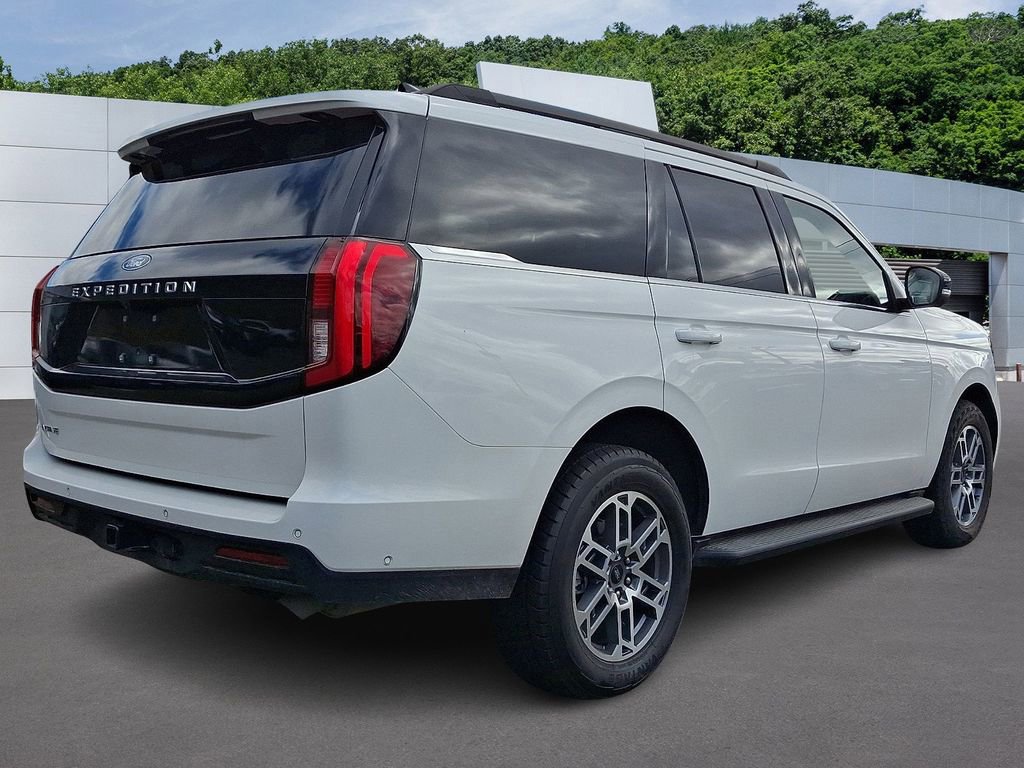 Certified 2025 Ford Expedition Active image 4