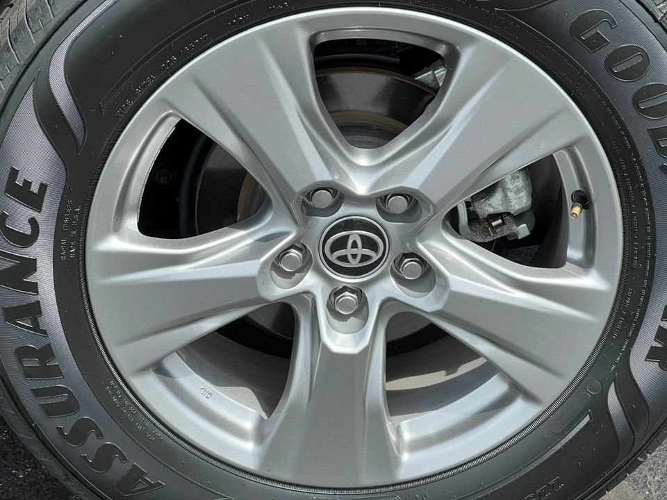 Used 2025 Toyota RAV4 XLE AWD/4WD image 6