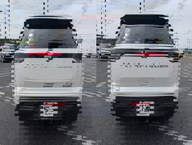 Used 2024 Nissan Pathfinder SV w/ SV Premium Package image 4