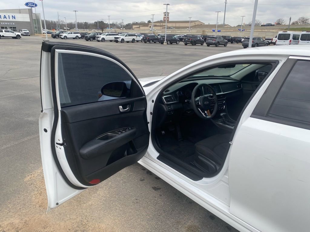 Used 2020 Kia Optima LX image 10