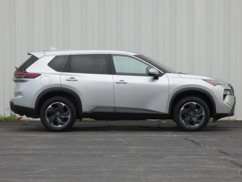 Used 2024 Nissan Rogue SV AWD/4WD image 2