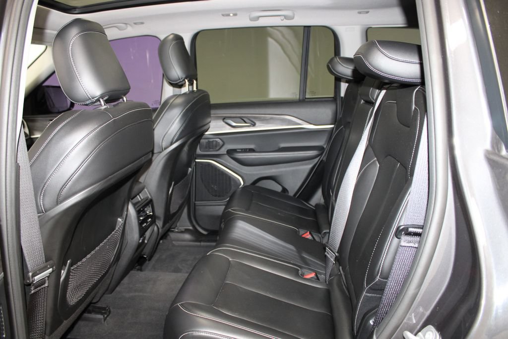 Used 2022 Jeep Grand Cherokee Limited AWD/4WD image 24